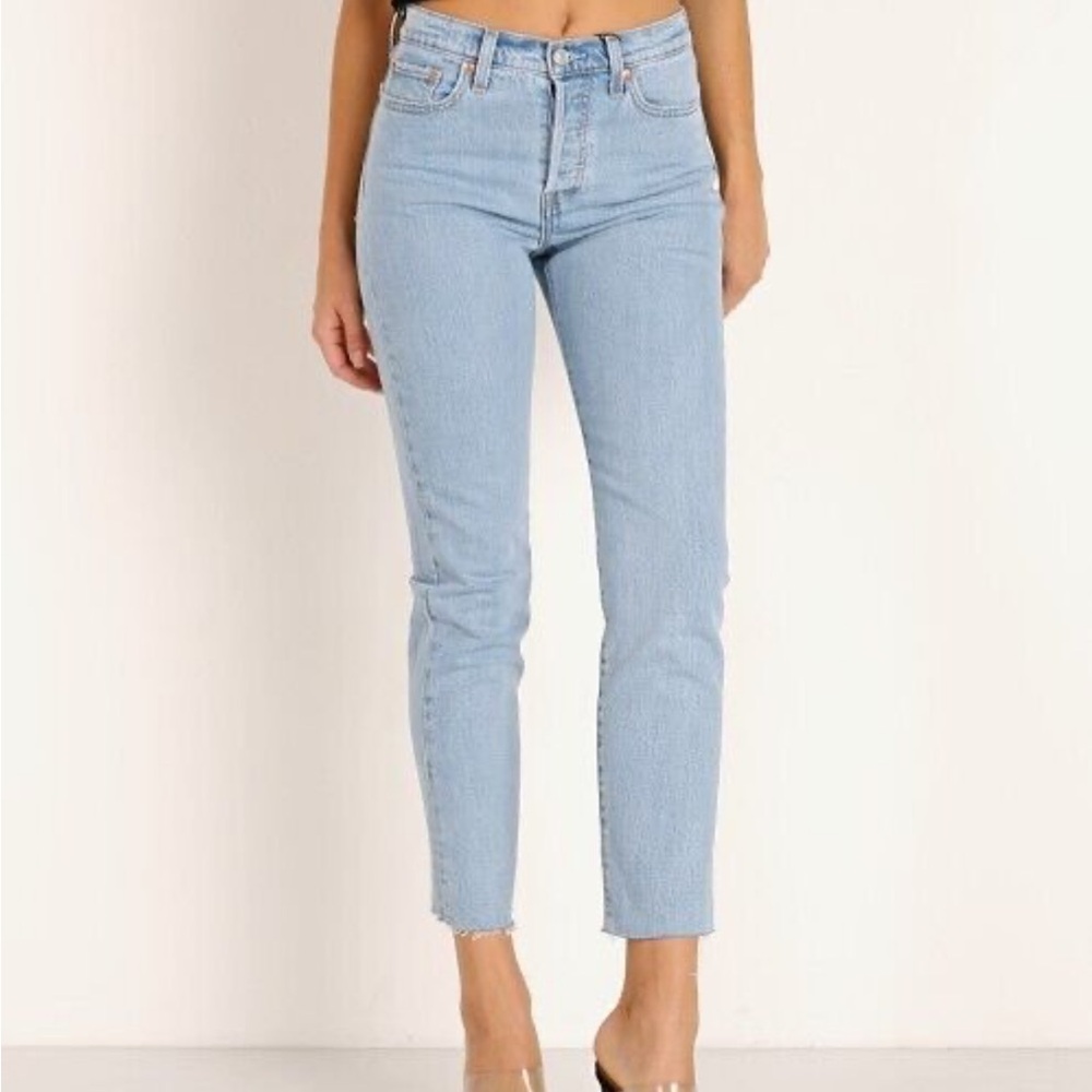 Levi Wedgie Icon in Tango Talks High Rise Raw Hem